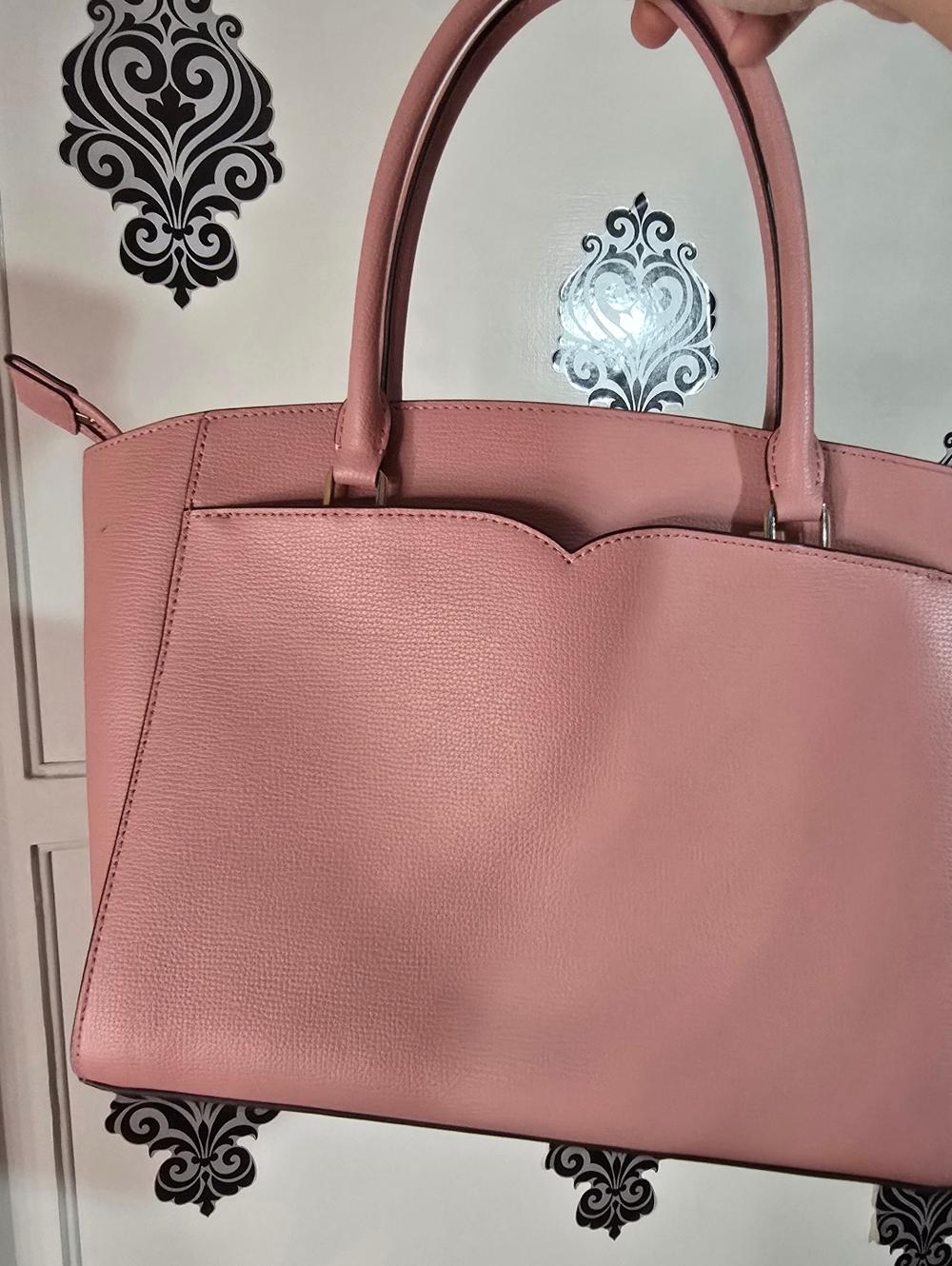 Kate Spade Purse (Like New) PRICE FIRM - Picture 2 of 6